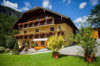 Bio-Bauernhof-Vordergrubenbach aus Hintersee