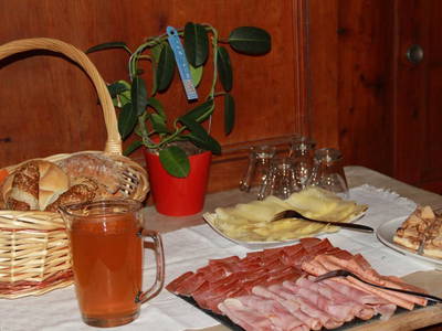 Leckerer hofeigener Apfel- Birnensaft