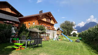 Brunnerhof aus Strassen