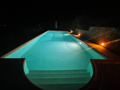 Dank Beleuchtung macht das Schwimmen auch am Abend Spaß