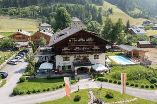 Schlosswirt Chalets aus Großkirchheim
