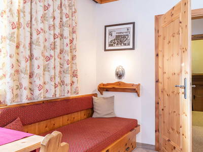 Bild 102 aus  Peilsteingut