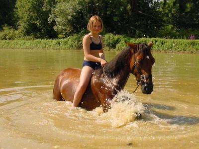 Der Badeteich bietet eine Abkühlung für alle.