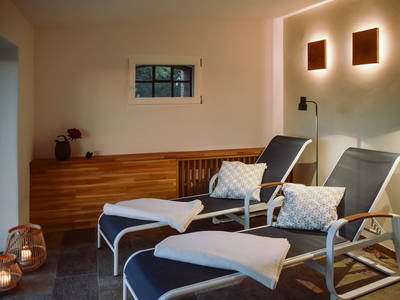 Hier kann man zwischen den Saunagängen ruhen