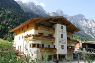 Alfaierhof & Bergheimat aus Gschnitz