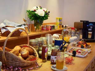 Willkommens - Frühstück mit vielen heimischen Produkten