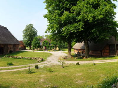 Bild 2 aus  Dreiseithof Schmadebeck
