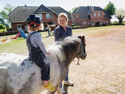 Bild 18 aus  Familienparadies auf Fehmarn - Bauernhofurlaub mit Tieren, viel Platz zum Spielen & Ostseenähe