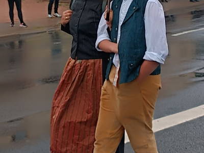 Kirmesumzug jährlich in Trusetal ... wenn die Mamma mit Sohne zur Kirmes geht und der Papa derweil die Bratwürdte brät !