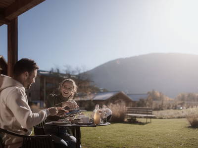 Den Frühstückskorb liefern wir Ihnen jeden Tag direkt in Ihr Chalet oder Apartment