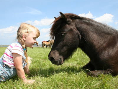 Lena mit Pony Walli
