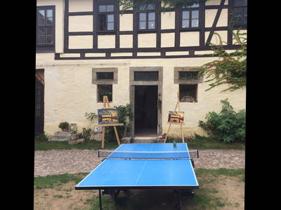 Tischtennis im Innenhof