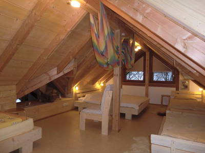 Familienzimmer "Dachsbau", mit 5 Massivbalken-Betten, im DG