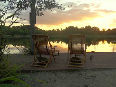 Sonnenuntergang am Steg des Ferienhofes Strasen