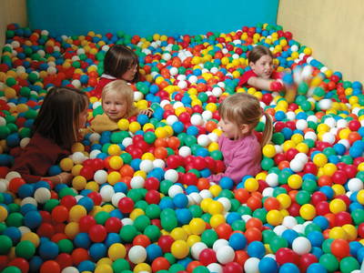 Bällebad für die Kleine in der Spielscheune