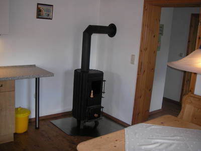 Kaminofen in allen Häusern verfügbar Brennholz dazu ist kostenlos!