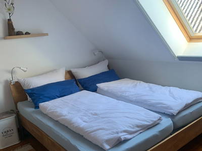1. Schlafzimmer, 1,80 m Doppelbett, begehbarer Kleiderschrank