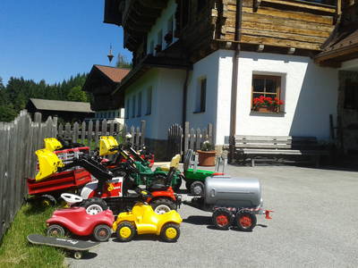 großer Kinderfuhrpark