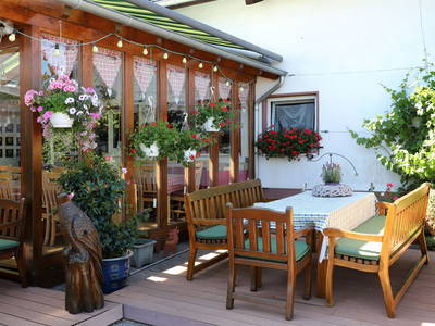 Vorm Wintergarten Sitzecke