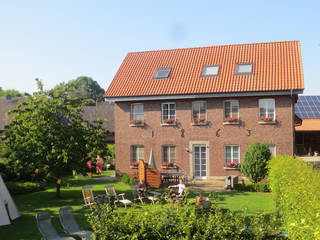 Enkenshof - Ferienwohnungshaus + Garten