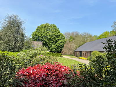 Hof mit der denkmalgeschützen Scheune