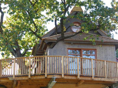 Vorderansicht (2)-Ferienhaus-Baumhaus-Wesertal-Weserbergland