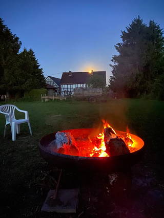 Relaxen auf der grünen Wiese mit Pferden als Nachbarn aus Kirtorf