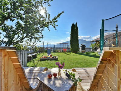 Sonnenliege am Spielplatz