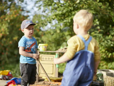 Matschen und Buddeln in der Sandkiste