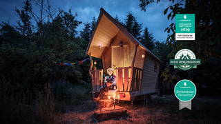 Kunterbunthof – Landurlaub am Künstlerhof in Ostseenähe - Das Tiny House: ein Rückzugsort für Romantiker, ein Liebesnest für Paare, ein Ort der Einkehr für Menschen, die ein dickes Buch lesen oder eines schreiben möchten.
