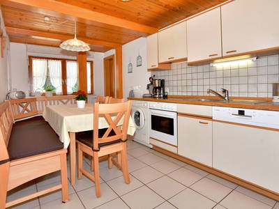 Ferienhaus Müllerbauernhof, Wohnküche mit Spül u. Waschmaschine