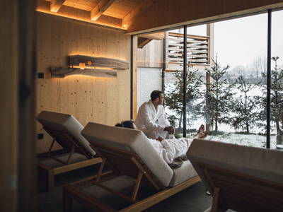 Unsere Wellnesshütte mit finnischer Sauna läd zum Verweilen ein