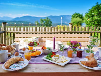 Frühstück auf der Terrasse am Daxlberger Hof