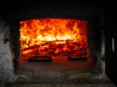 Pizza aus dem Steinbackofen