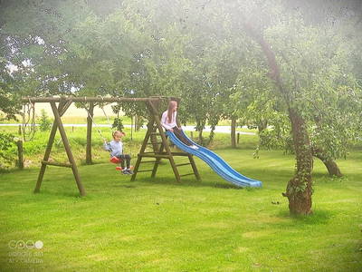 Spielen im großen Gartenbereich