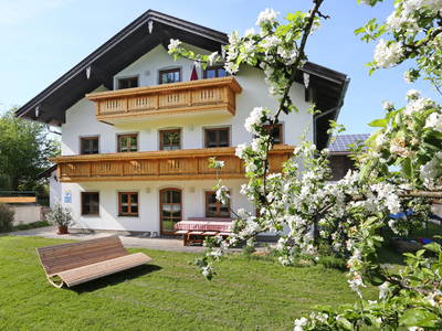 Hausansicht zu den Ferienwohnungen