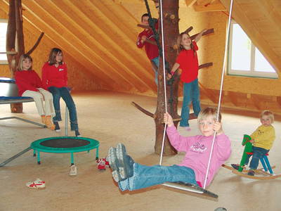 Spiel und Spaß in der Spielscheune