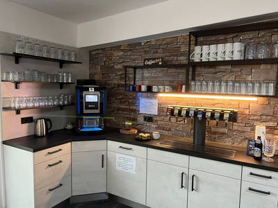 Schankanlage und Kaffeevollautomat