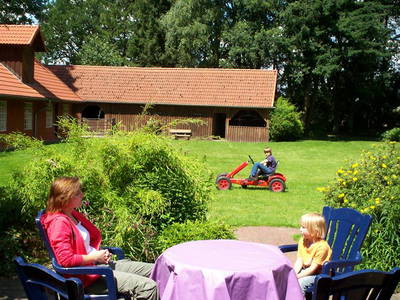Terrasse mit Blick zur Spielwiese