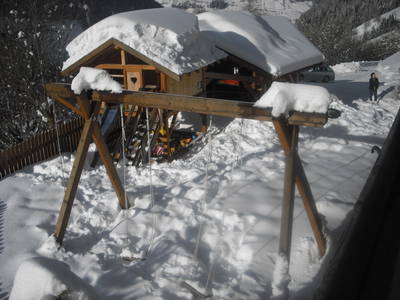 Winter, draußen spielen! Wer baut den Schneemann?