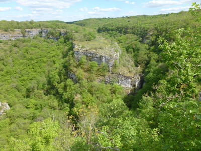 Wanderungsmöglichkeiten ohne Ende. Der Jakobsweg führt über den Tal der Dordogne unweit von uns entfernt.