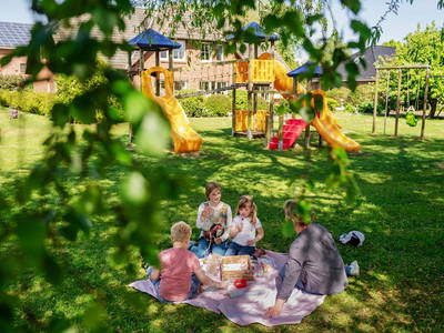 Bild 7 aus  Familienparadies auf Fehmarn - Bauernhofurlaub mit Tieren, viel Platz zum Spielen & Ostseenähe