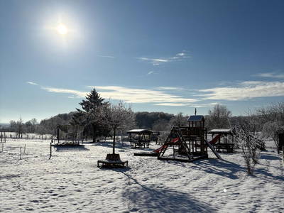 Spielplatz im Winter