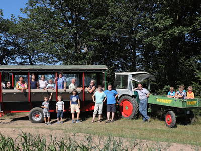 Planwagen mit Gästen