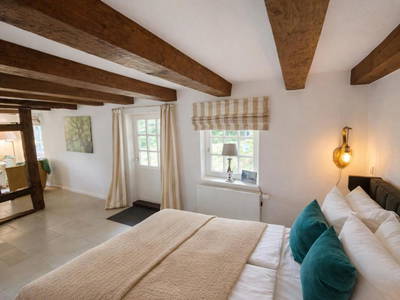 Bild 3 aus  Cottage mit Kamin und Garten