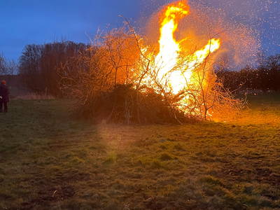 Unser Osterfeuer mit Glühwein und selbstgemachtem Apfelsaft