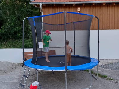 Trampolin hüpfen