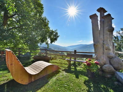 Sonnenliege mit Blick ins Eisacktal