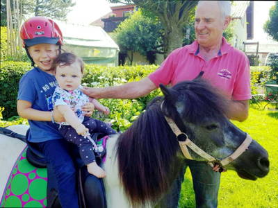 Das Glück der Erde liegt auf dem Rücken der Pferde