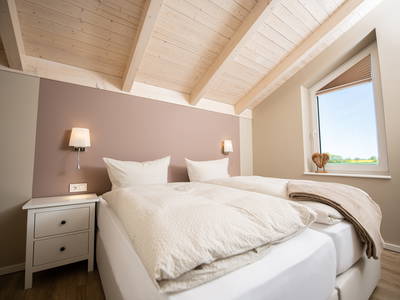 Elternzimmer mit Doppelbett